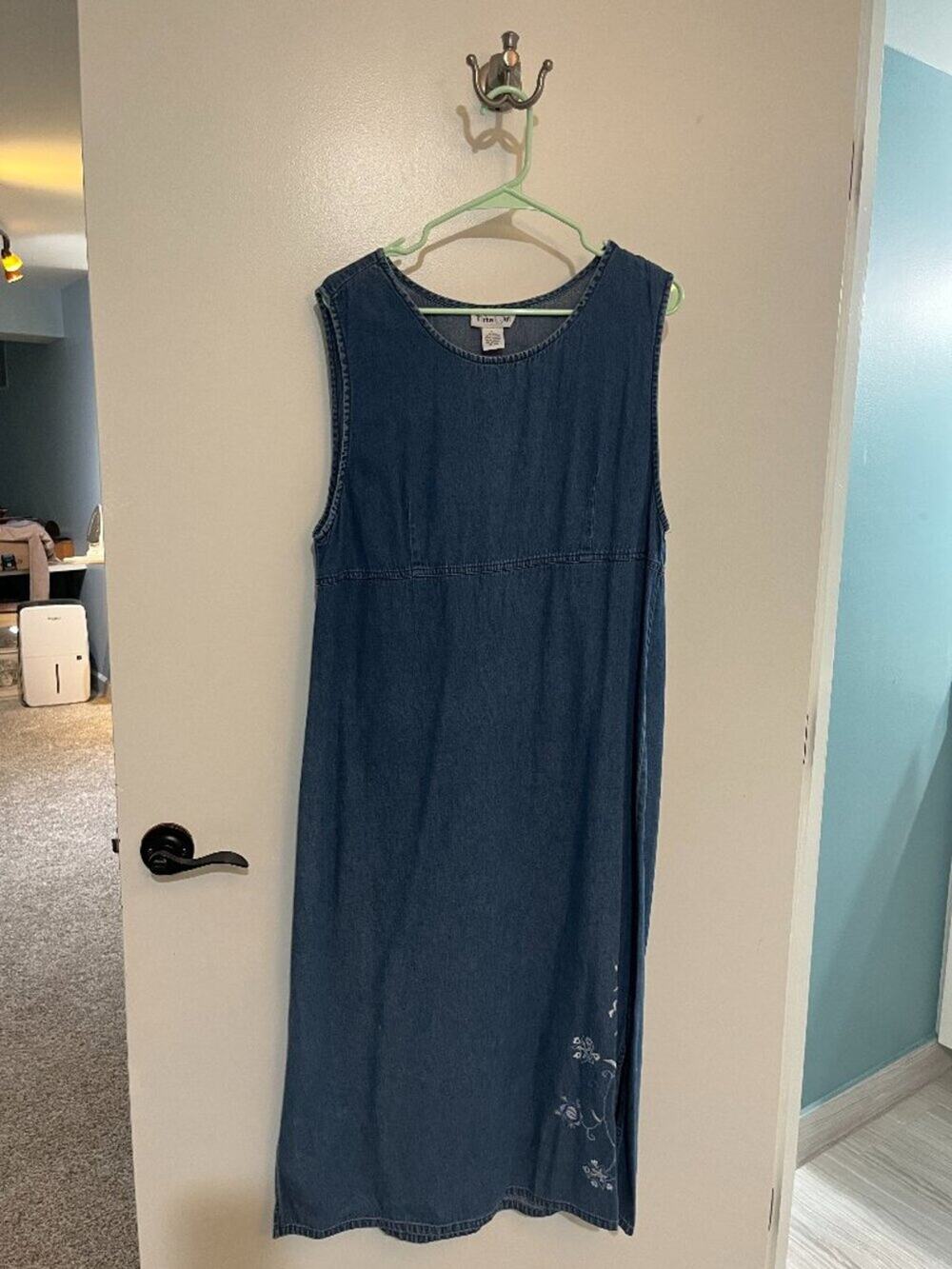 VTG- Denim dress - Sleeveless - embroidered - Size L - 80s/90s Mom - Easy wear